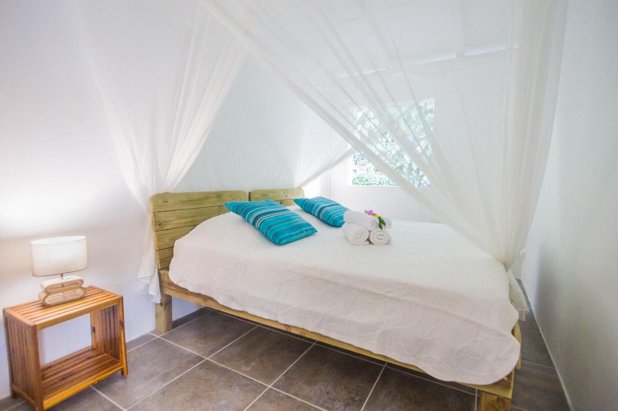 Ecolodges Karet Deshaies Exteriör bild
