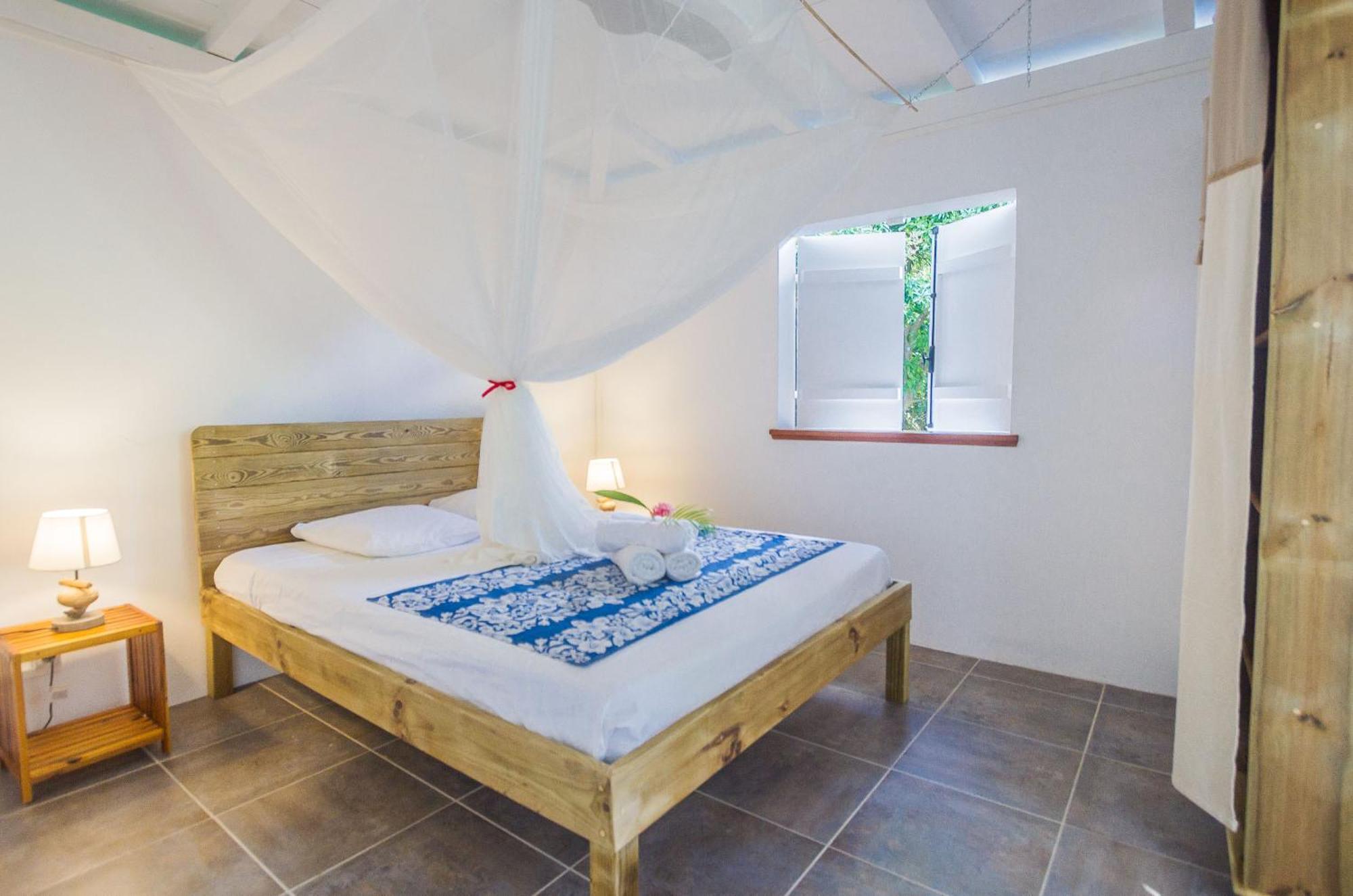Ecolodges Karet Deshaies Exteriör bild