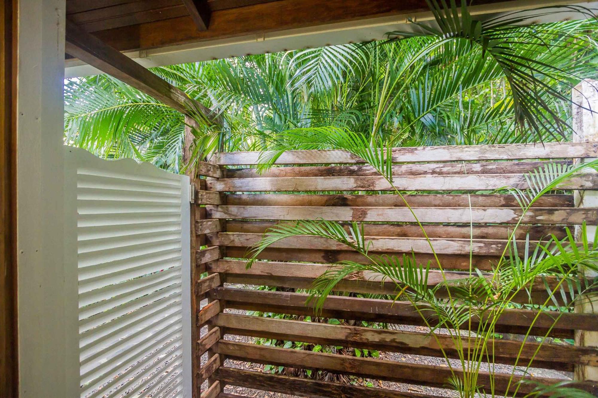 Ecolodges Karet Deshaies Exteriör bild